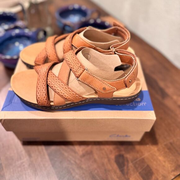 Clarks Collection Laurieann Rena Tan Combi Leather Sandals Women’s 8.5 W NIB - Picture 2 of 10